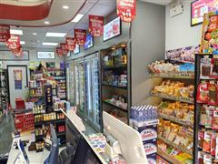 万科城小区大门口品牌便利店转让，带口粮证